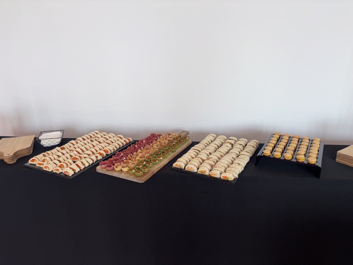 Traiteur cocktail Nantes - Restonomade Buffet de pièces cocktail créatives pour un événement d'entreprise, préparé par notre traiteur à Nantes.