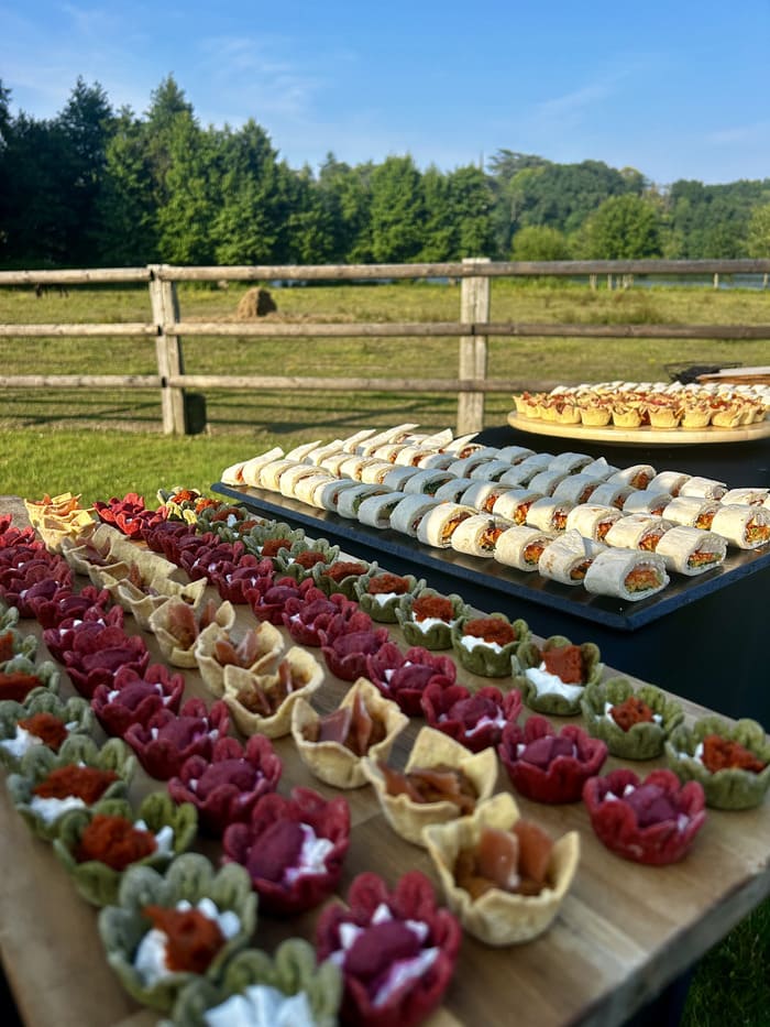 Traiteur entreprise Nantes Vitré - Restonomade Service traiteur pour entreprise à Nantes 44 et Vitré 35 avec buffet de pièces cocktail.