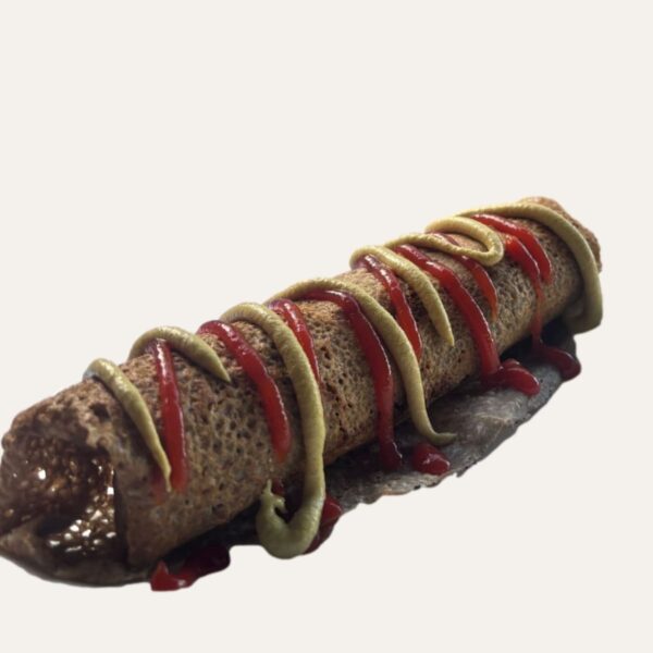 Galette saucisse et galette complète maison préparées par notre service traiteur événementiel à Nantes et Vitré.