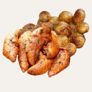 Délices du Cèdre - Traiteur Événementiel Nantes & Vitré | Restonomade Gros plan sur les tendres aiguillettes de poulet aux herbes et les pommes de terre grenailles rôties du plat libanais Délices du Cèdre