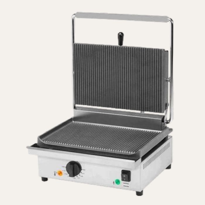 Grill Panini Professionnel Électrique -0001 - Traiteur Événementiel Nantes & Vitré | Restonomade Grill à Panini Pro utilisé par Restonomade, traiteur événementiel à Nantes (44) et Vitré (35).