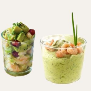 Verrines cocktail pour traiteur à Nantes : le duo Les Escales Gourmandes de Restonomade, avec une recette fraîcheur guacamole et une recette crémeuse