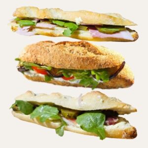 Photo de trois sandwichs frais (Parisien, Montagnard, Végé) proposés par Restonomade en livraison de repas d'entreprise à Nantes.